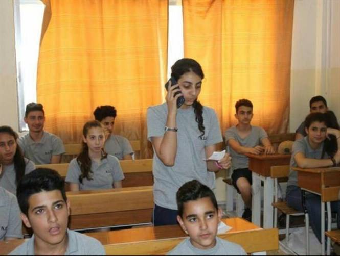 الوزير يدخل الى الصف ويصدم التلاميذ!