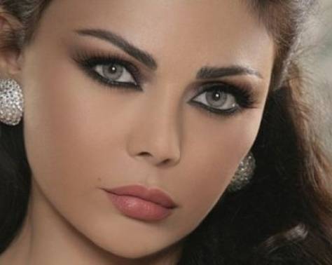 بالفيديو: مرة جديدة هيفاء وهبي ترتدي فستان زفاف مكشوف.. شاهدوا كيف بدت !