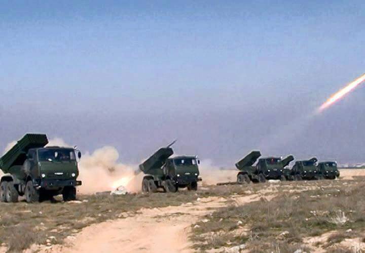 الجيش اللبناني يقصف بالمدفعية مواقع المسلحين في جرود عرسال ورأس بعلبك والقاع ويصيب سيارات تنقل