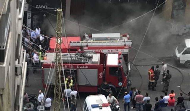 بالصور: حريق ضخم داخل مستودع للأدوات المنزلية