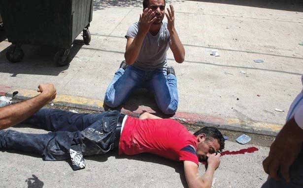 إستشهاد فلسطيني وإصابة صحفي برصاص مستوطن