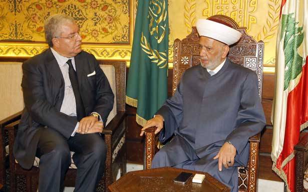 المشنوق : بحث ودريان قضيّة الموقوفين المضربين عن الطعام