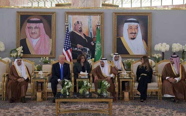 ترامب في السعودية.. توقيع عقود بمئات مليارات الدولارات