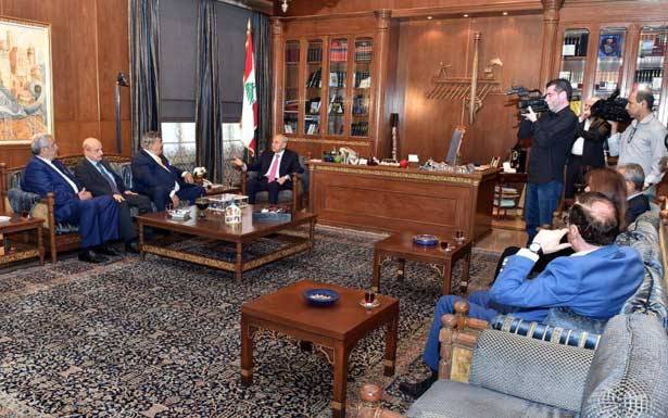 برّي عرض وزواره الأوضاع 
شاتيلا: المرحلة تتطلّب التشدد بالوحدة الوطنيّة