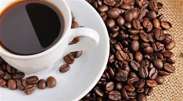 لهذا السبب.. اشرب الماء قبل القهوة والشاي