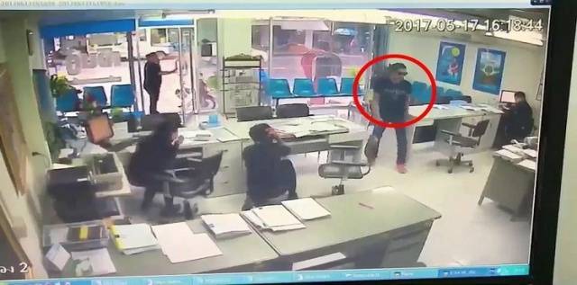 جريمة مروعة بالفيديو والصور - قتل صديقته بـ 6 رصاصات أمام الأعين!