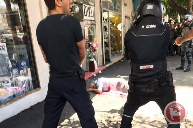 اصابة شرطي صهيوني طعناً في نتانيا واطلاق النار على المنفذ
