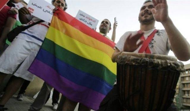 بعيدا عن الأضواء.. إحتفال للمثليين في لبنان!