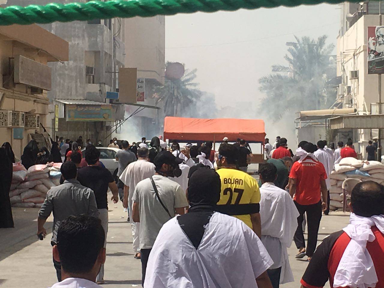 القوات البحرينية تقتحم منزل آية الله قاسم وتعتقل من بداخله بعد اعتداءات على المواطنين