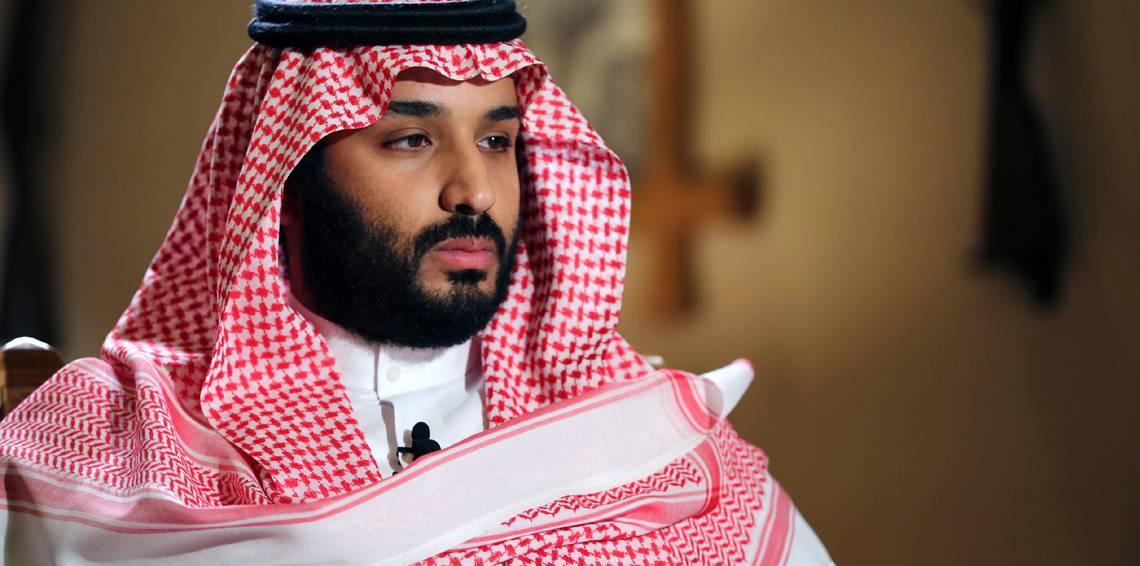 بالفيديو..  شاهدوا ماذا فعل ولي ولي العهد السعودي مع مواطنين حاولوا تقبيل يده