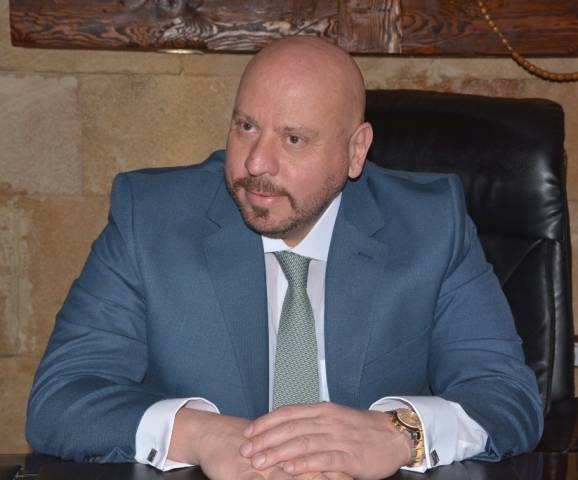 نهرا طلب اقفال المولدات الخاصة لعدم الالتزام بالتسعيرة