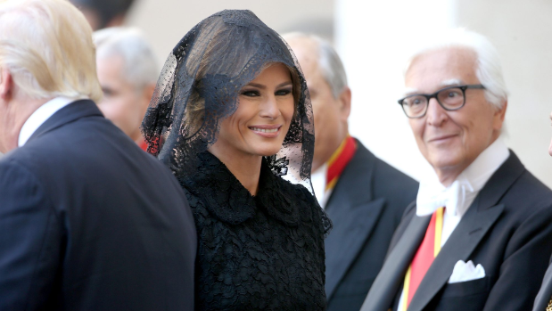 إيفانكا وميلانيا ترامب تتوشحان بالأسود في حضرة البابا (فيديو+ صور)