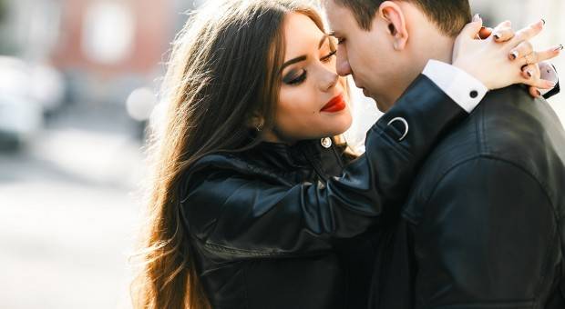للنساء.. صفات إذا توفرت عند المرأة تأسر قلب الرجل بسهولة