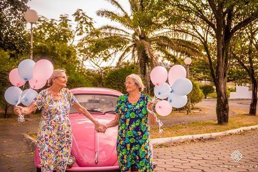 صور مميزة.. هكذا احتفل توأم بعيدهما الـ100