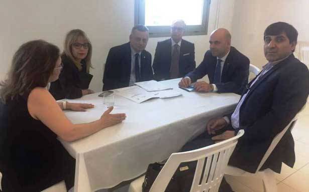حاصباني تسلّم مذكرة
تتضمن مطالب أصحاب المختبرات