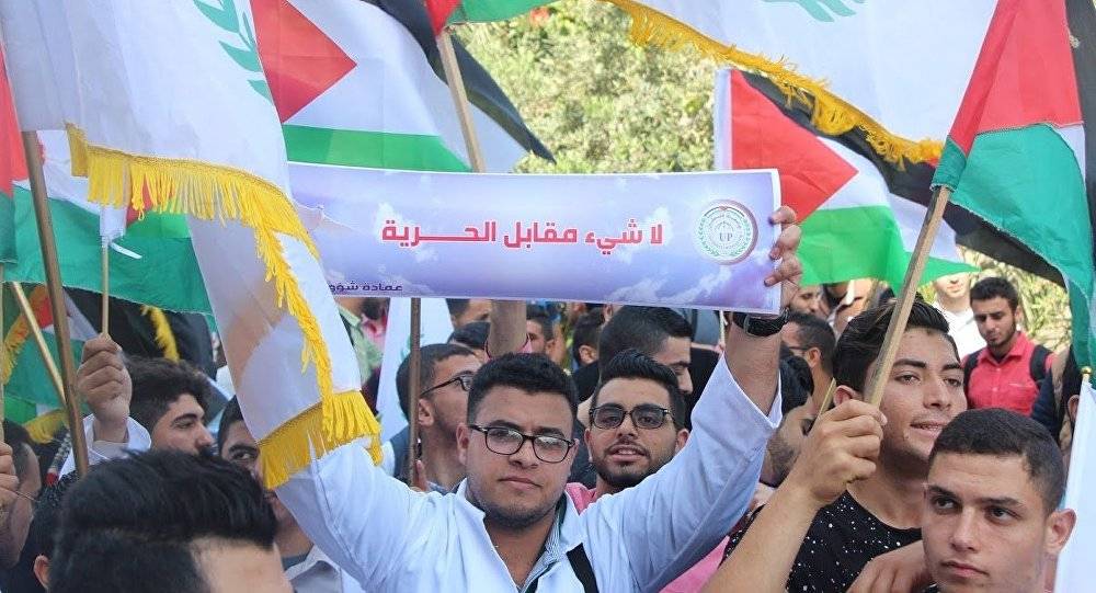 إدارة سجن عسقلان تنقل 15 أسيرا مضربا عن الطعام إلى المستشفيات