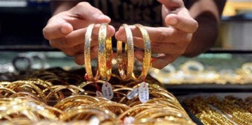 صدمة كبيرة.. إعلامي يسرق فنانة في أحد المطاعم في بيروت!