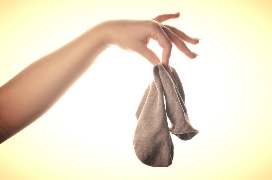 ما سبب رائحة القدمين وكيف يمكن التخلّص منها؟