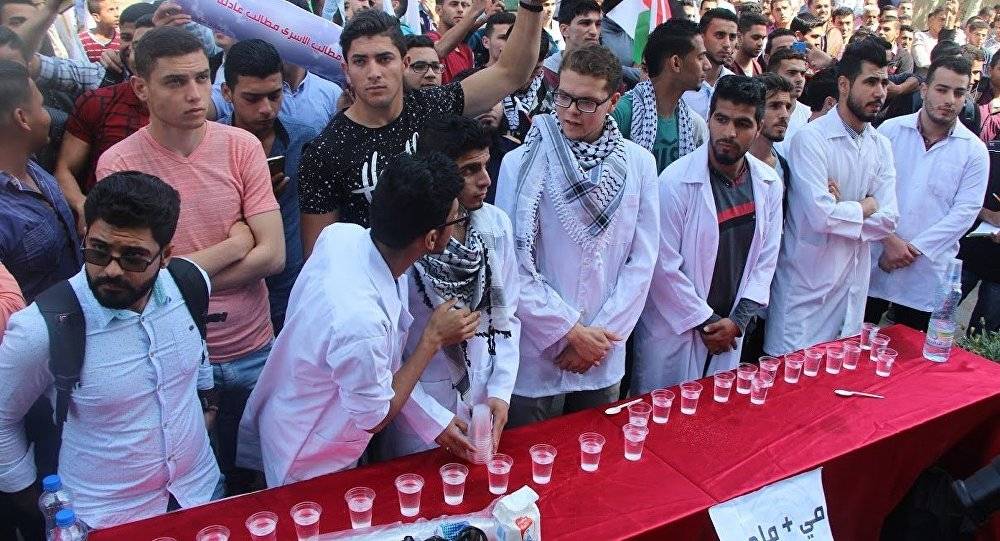 عباس للمبعوث الأمريكي: مطالب الأسرى شرعية ويجب ضمان تحقيق مطالبهم العادلة