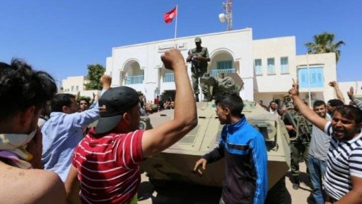 تونس: استقالة والي تطاوين "لأسباب شخصية" بعد أيام من الاضطرابات في الولاية