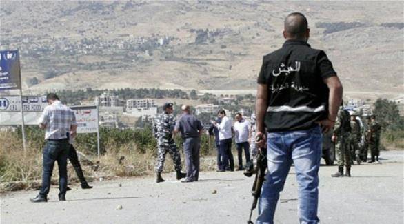 كان يسهّل دخولهم إلى لبنان.. ثمّ يبدأ بابتزازهم!
