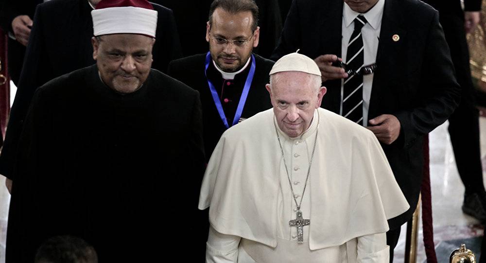بابا الفاتيكان يعزي مصر وكنيستها