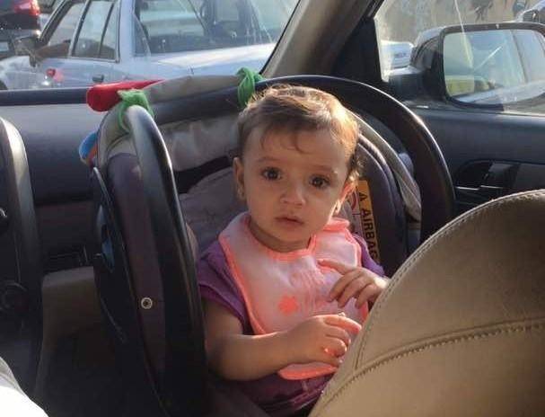 بالفيديو: بعد سماعها الموسيقى.. توقفت عن البكاء وهذا ما فعلته!