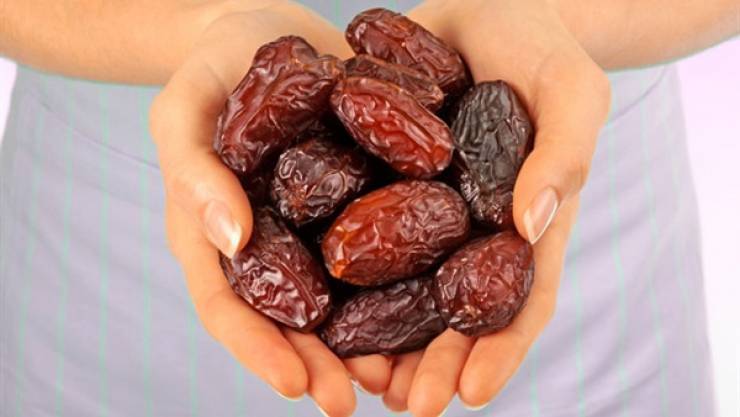 أهمية تناول المكسرات والتمر في رمضان