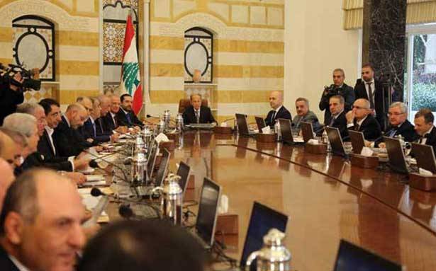 الحكومة قائمة على ربط النزاع وقمم الرياض لن تسقطها