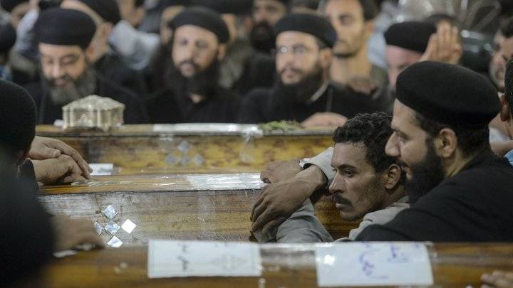 مصر: الأقباط يشيعيون ضحاياهم وسط مخاوف من تكرار الاعتداءات