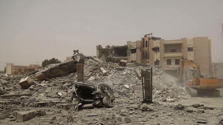 مقتل مدنيين بقصف للتحالف في الرقة وإسقاط منشورات تدعو السكان للخروج منها
