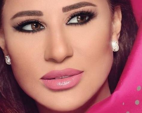 صور نجوى كرم منتشرة في الشارع.. لن تصدقوا من المسؤول وسبب ذلك!