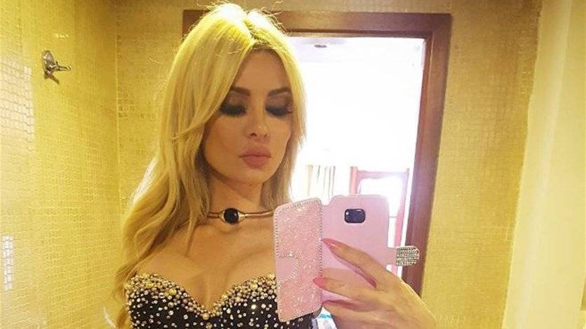 ميريام كلينك مع حصان على البحر: غارقة في الحب
