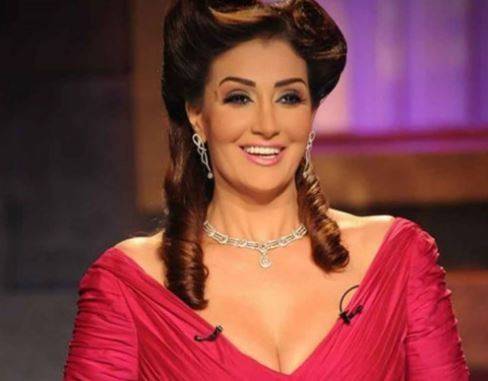 بالفيديو: غادة عبد الرازق في ملهى ليلي.. وهذا ما فعلته!