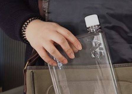 بالفيديو.. زجاجة مياه مسطحة تثير ضجة على الإنترنت!