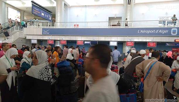 العمرة في الجزائر... مصالحة واعتذار وتوديع المعتمر في المطار بالزغاريد والدموع