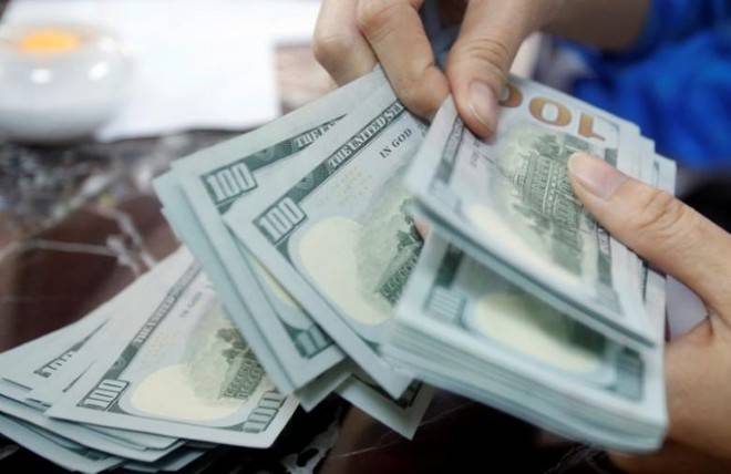 الدولار والين يرتفعان مع تنامي المخاوف السياسية في أوروبا