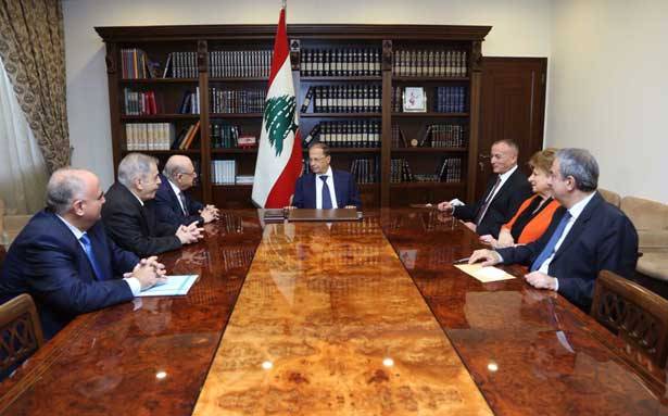 عون : اتصالات للاتفاق على قانون على أساس النسبيّة 
ونأمل أن نُبشّر اللبنانيين بإنجازه قبل نهاية ولاية المجلس
