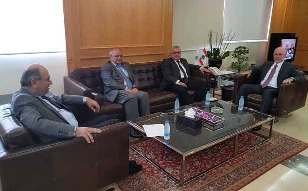 فنيانوس اطلع من عيتاني على ضرورة
تحسين عمليات النقل بواسطة الجسر البحري
