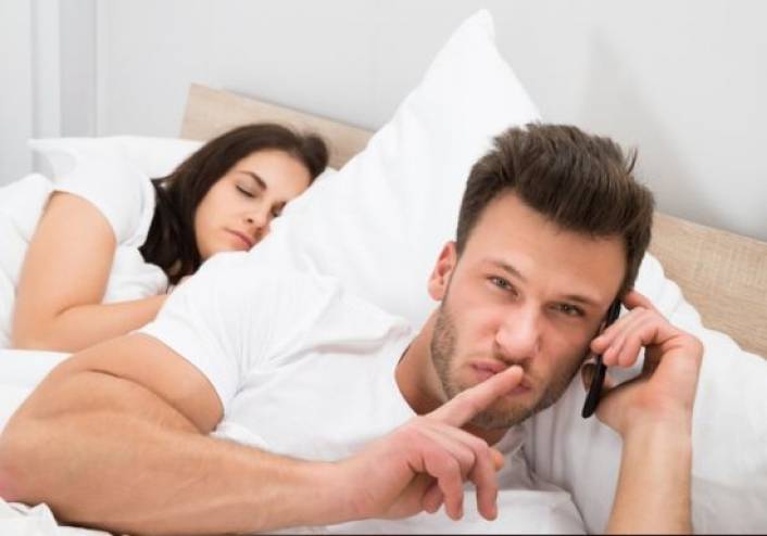 احذري ..إذا رأيت هذه التطبيقات على هاتف شريكك!!