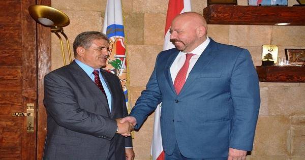 المحافظ نهرا عرض مع رفول الاوضاع العامة