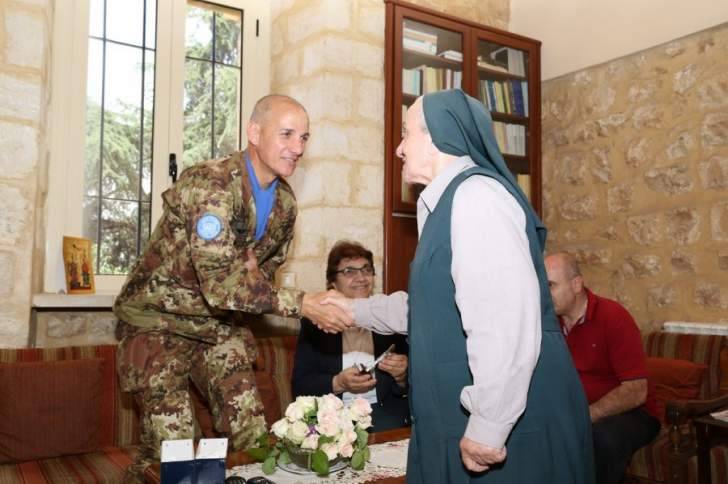 قائد القطاع الغربي لليونيفيل زار مدرسة القلبين الأقدسين في عين إبل