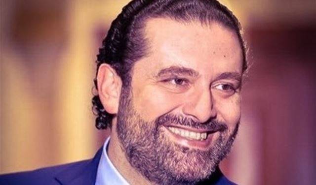 بالصور.. لماذا اضطر الحريري للصعود على الطاولة؟