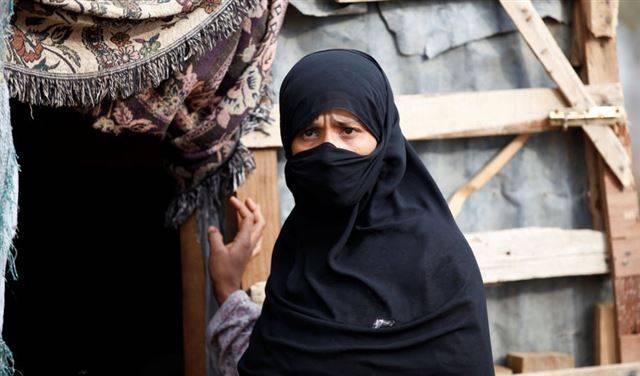 انتحار امرأة يمنية مع طفلتيها بسبب الفقر