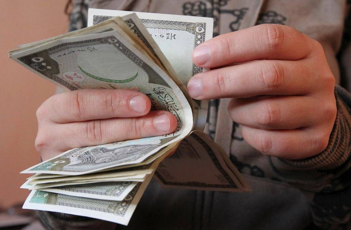 الليرة السورية تتحسن.. والسبب في لبنان!؟