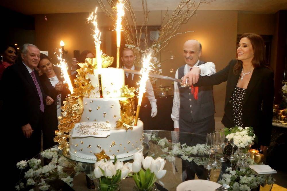 صورٌ خارجة عن المألوف.. ستريدا ترقص مع جعجع!