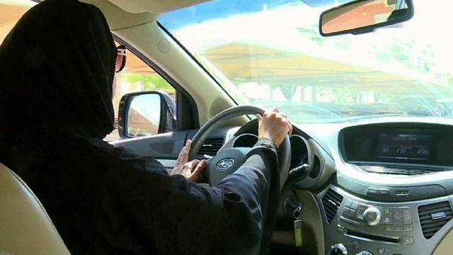أمير سعودي يفجرها: المرأة تقود السيارة قريبا وهذا ما سيحدث