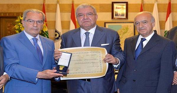 المجلس الماروني منح المشنوق وسامه المذهب تقديرا لعطاءاته