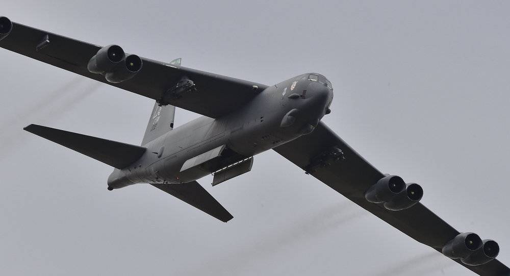 القاذفة "بي-52" تتزود بأسلحة الليزر