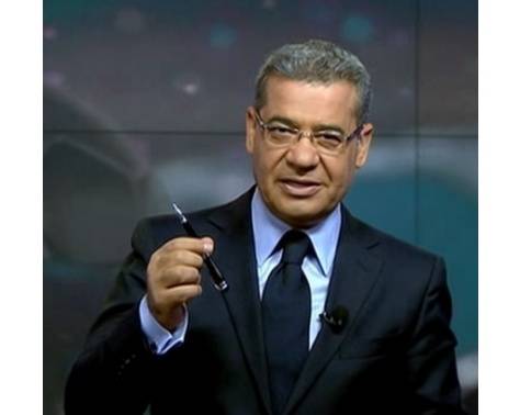 بالصورة - مصطفى الآغا مع زوجته وابنته خارج العناية المركزة..وهذا ما قاله!!